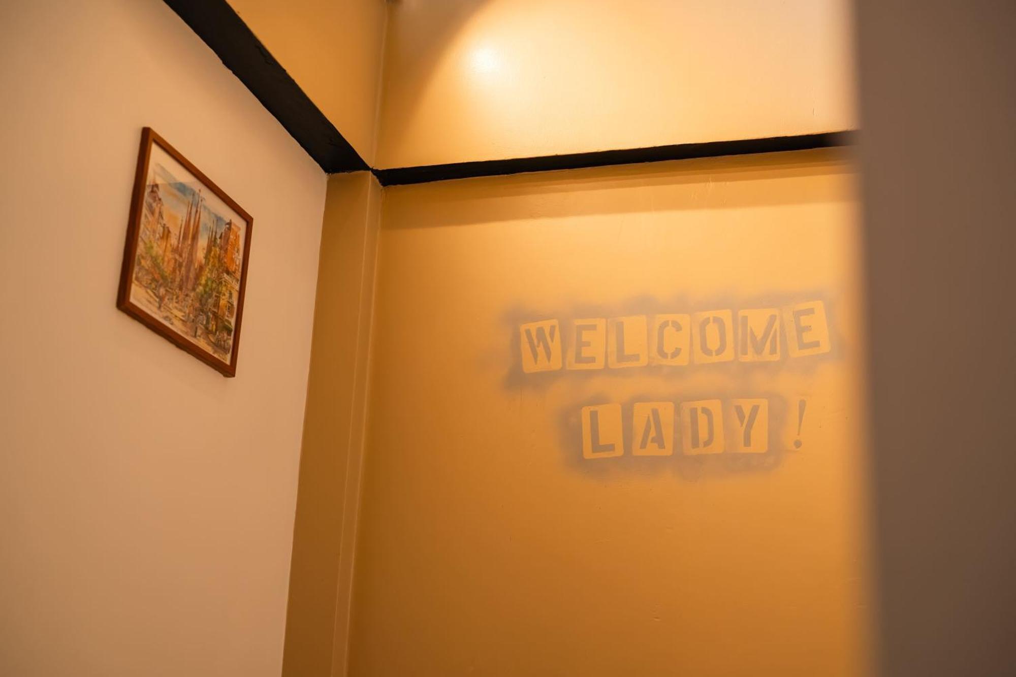 Sweett Lemon Hostel Patong Exterior photo
