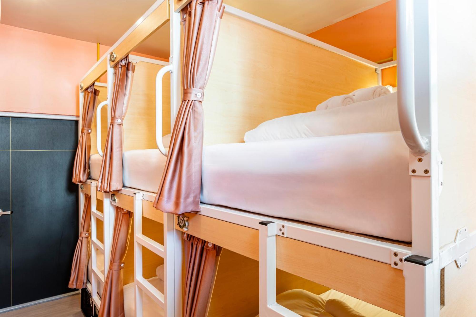 Sweett Lemon Hostel Patong Exterior photo