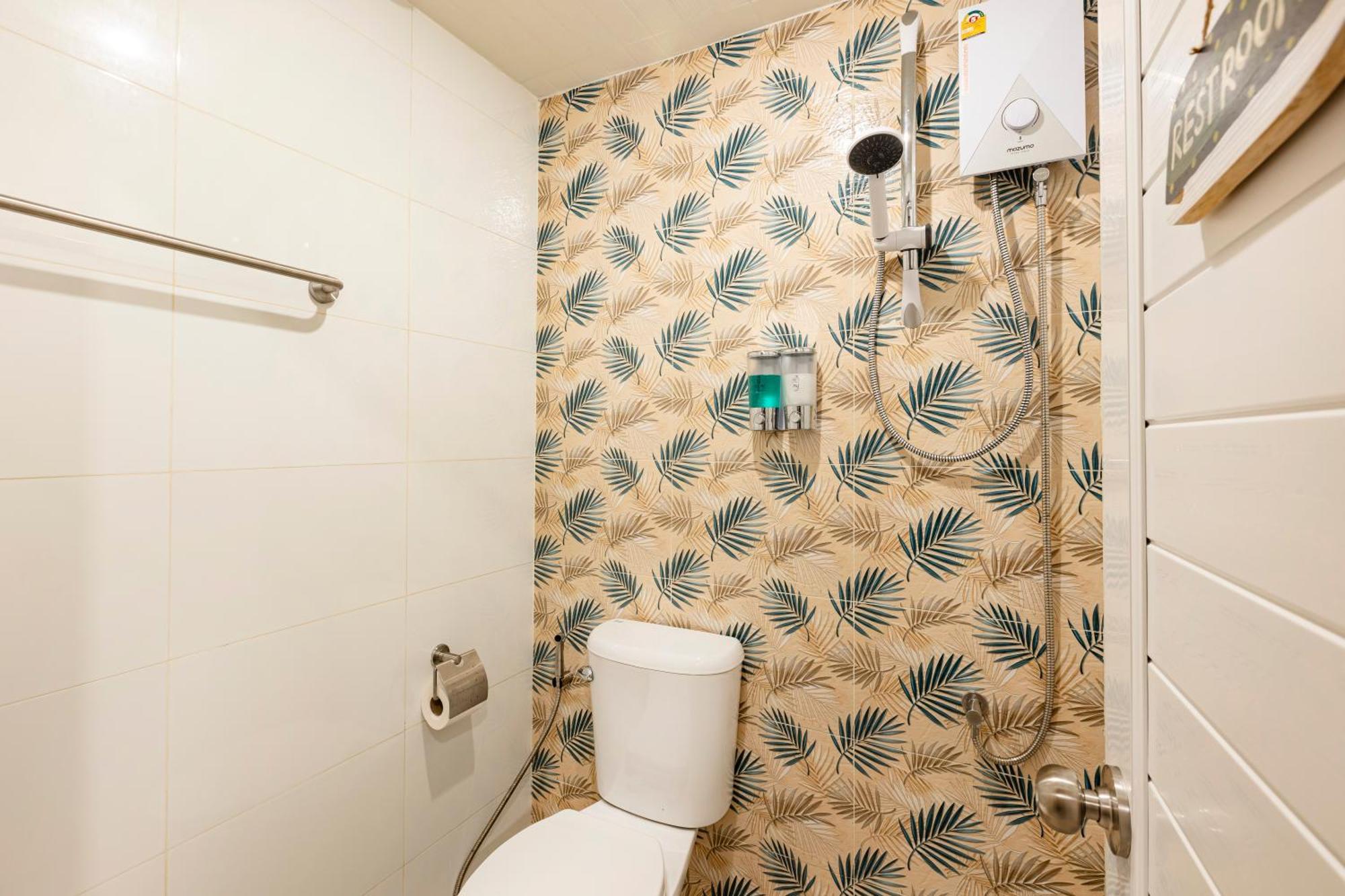 Sweett Lemon Hostel Patong Exterior photo